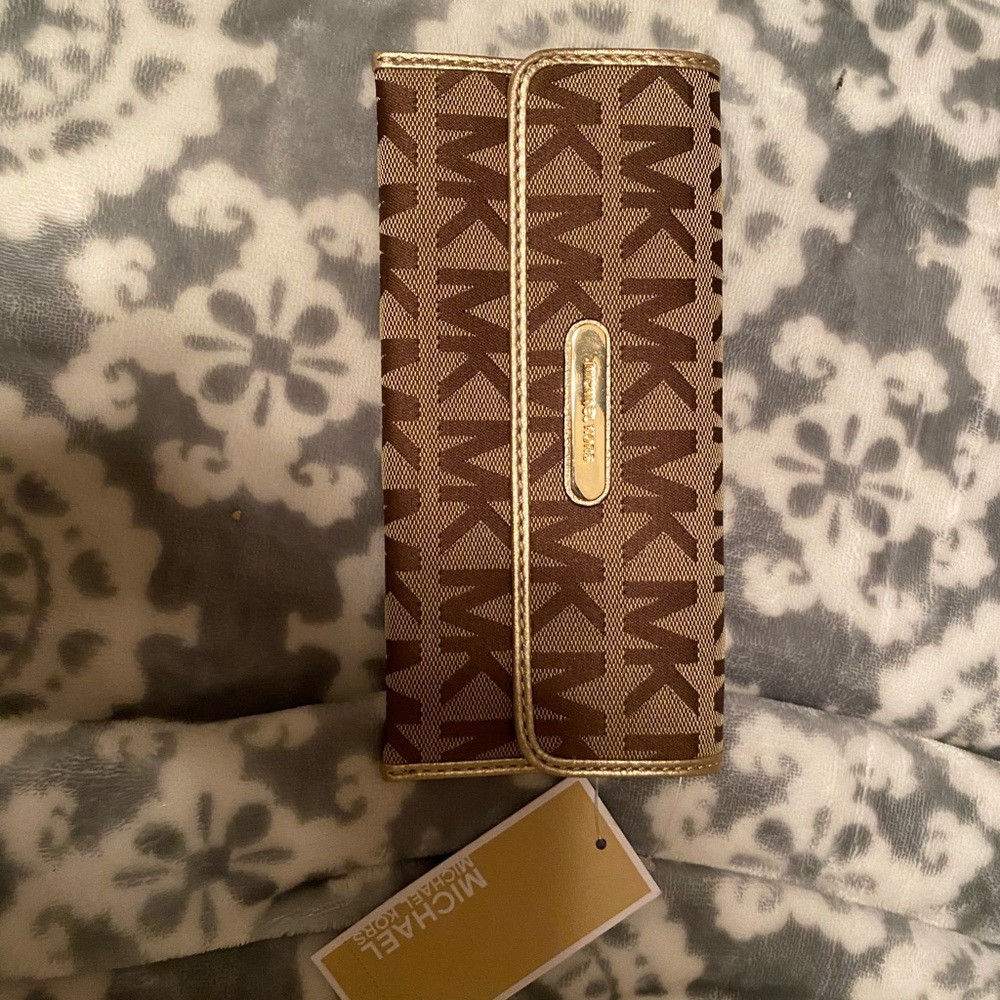 BRAND NEW Michael Kors Wallet